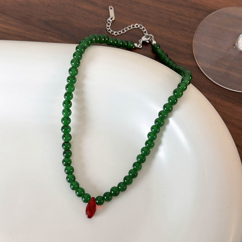 Vintage Green Beaded Necklace  - Vintage Fashion Faire recension och pris