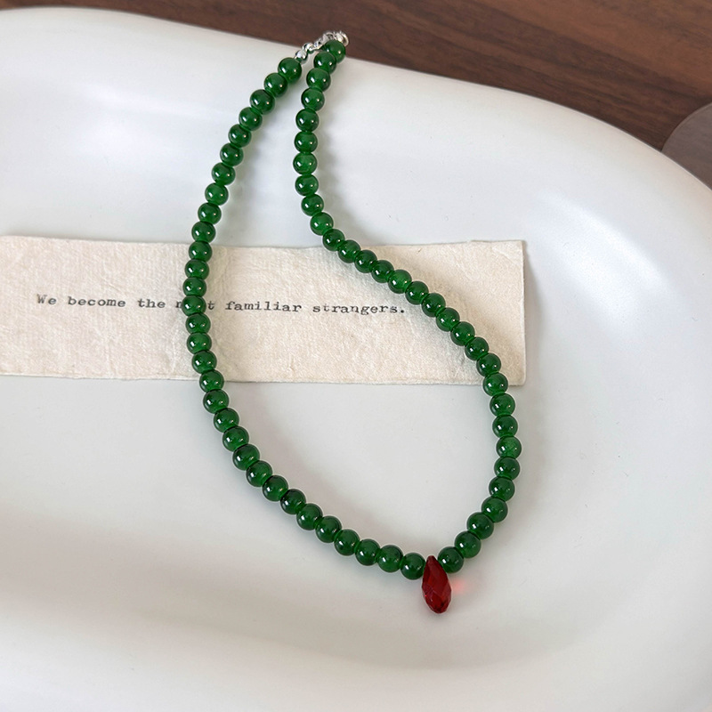 Vintage Green Beaded Necklace  - Vintage Fashion Faire recension och pris