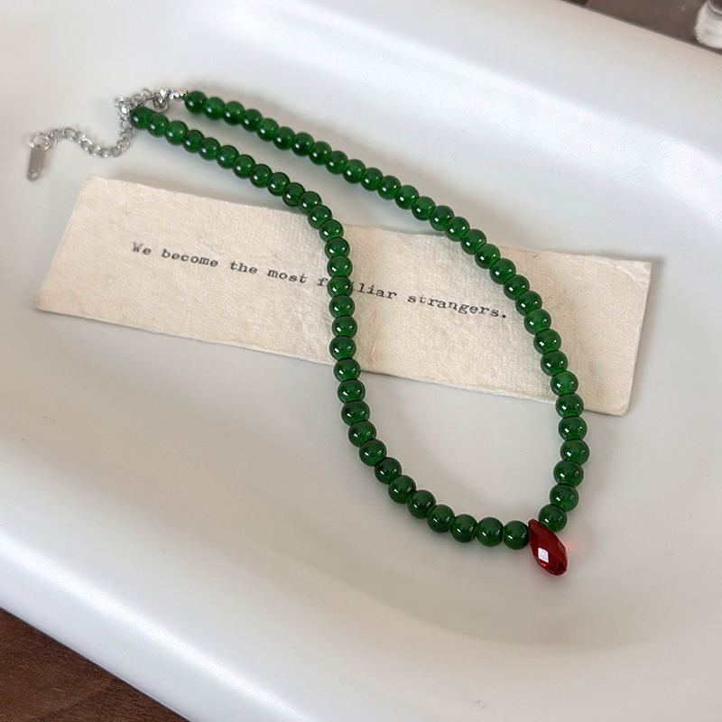 Vintage Green Beaded Necklace  - Vintage Fashion Faire recension och pris