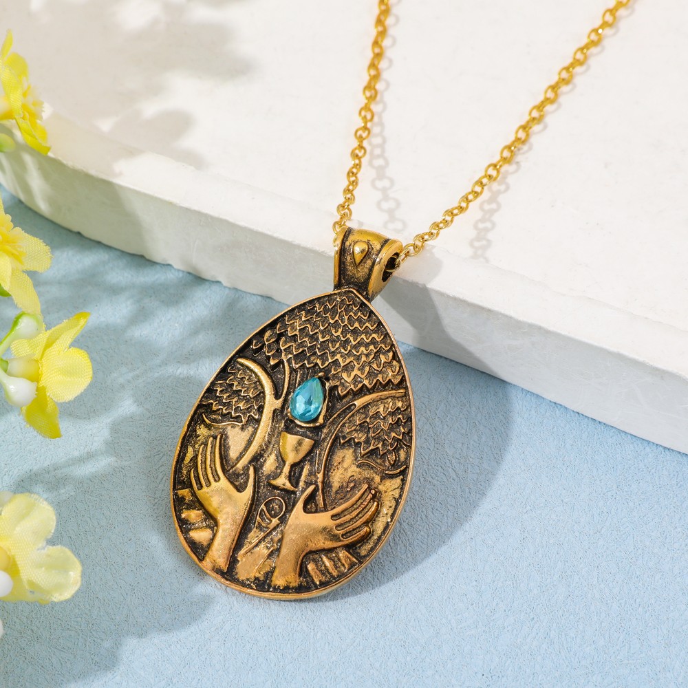 Vintage Game Pendant Necklace  - Vintage Fashion Videos recension och pris