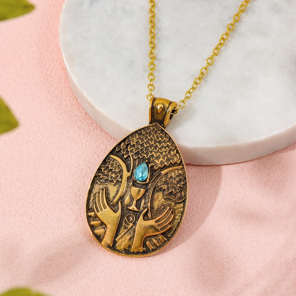 Vintage Game Pendant Necklace  - Vintage Fashion Videos recension och pris